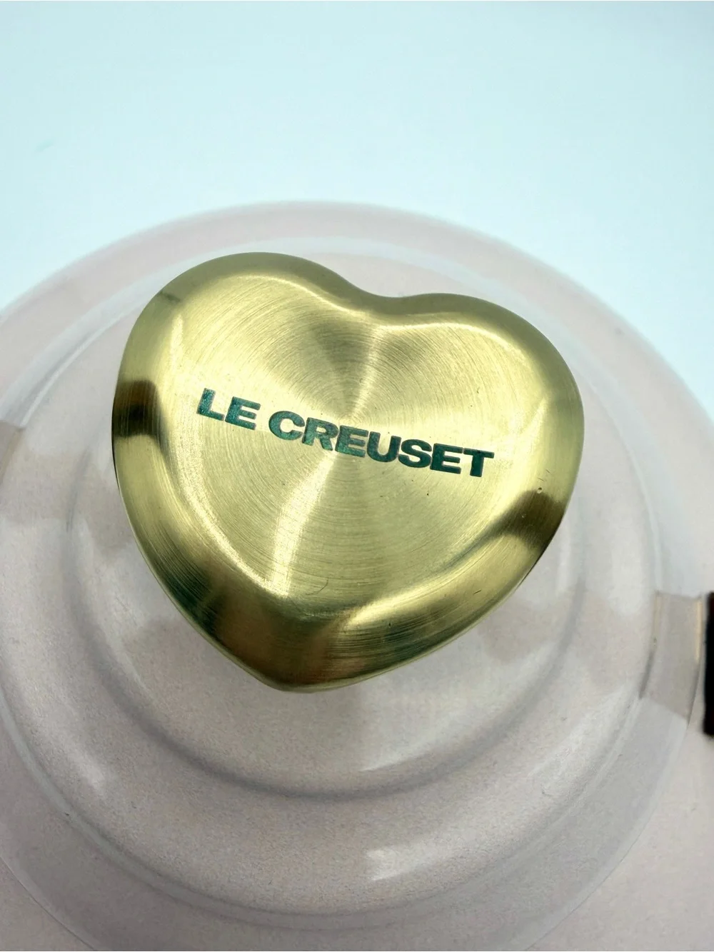 Le Creuset Classic Stovetop Kettle 1.7Qt - Shell Pink w/ Gold Trim & Heart Knob